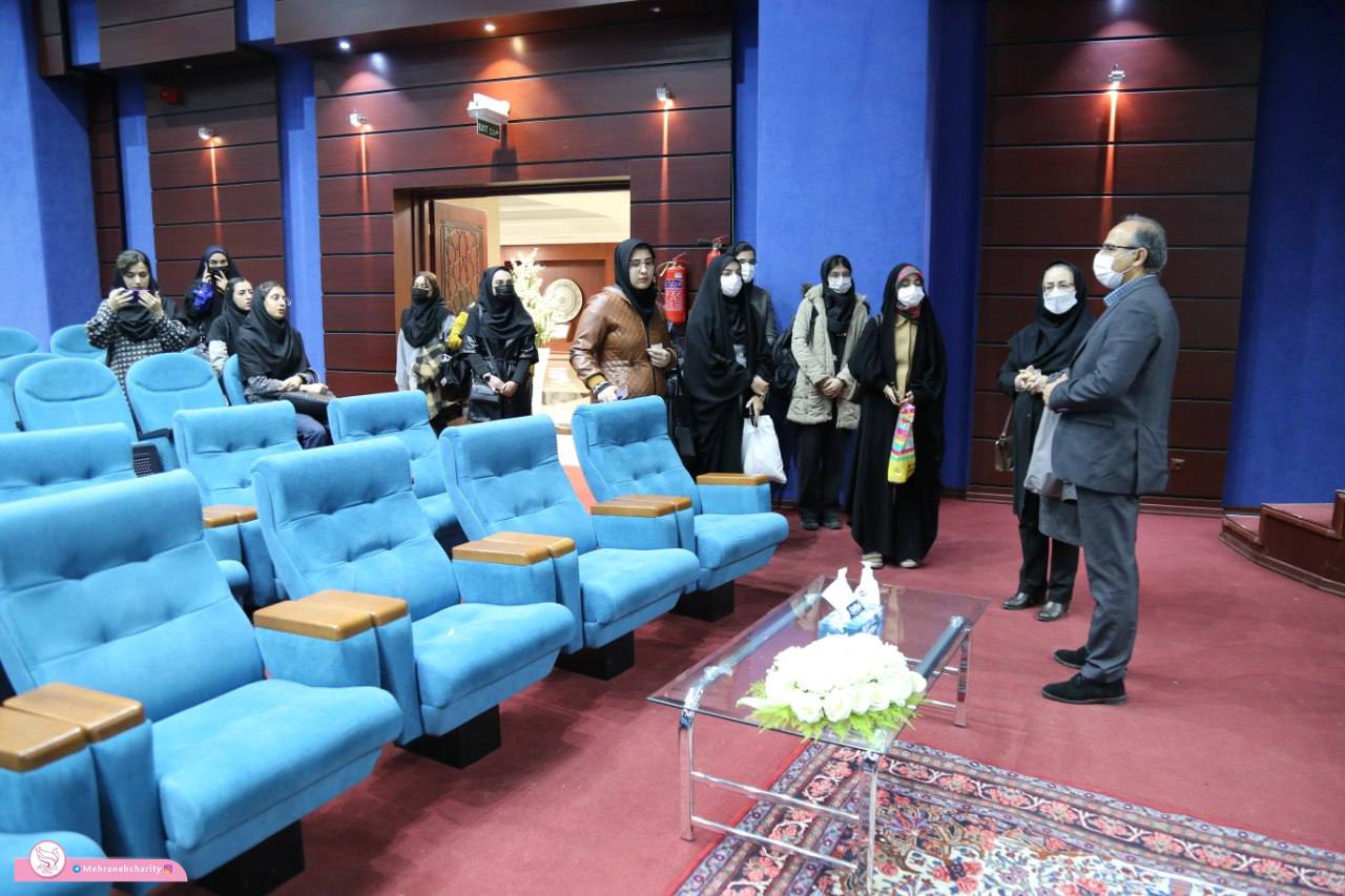 بازدید دانشجویان دانشکده‌ی مامایی از کلینیک مهرانه