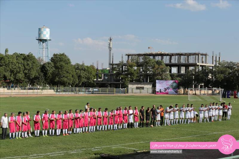 بازی دوستانه فوتبال بین هنرمندان و پیشکسوتان مهرانه با نتیجه مساوی،سه  سه به پایان رسید.