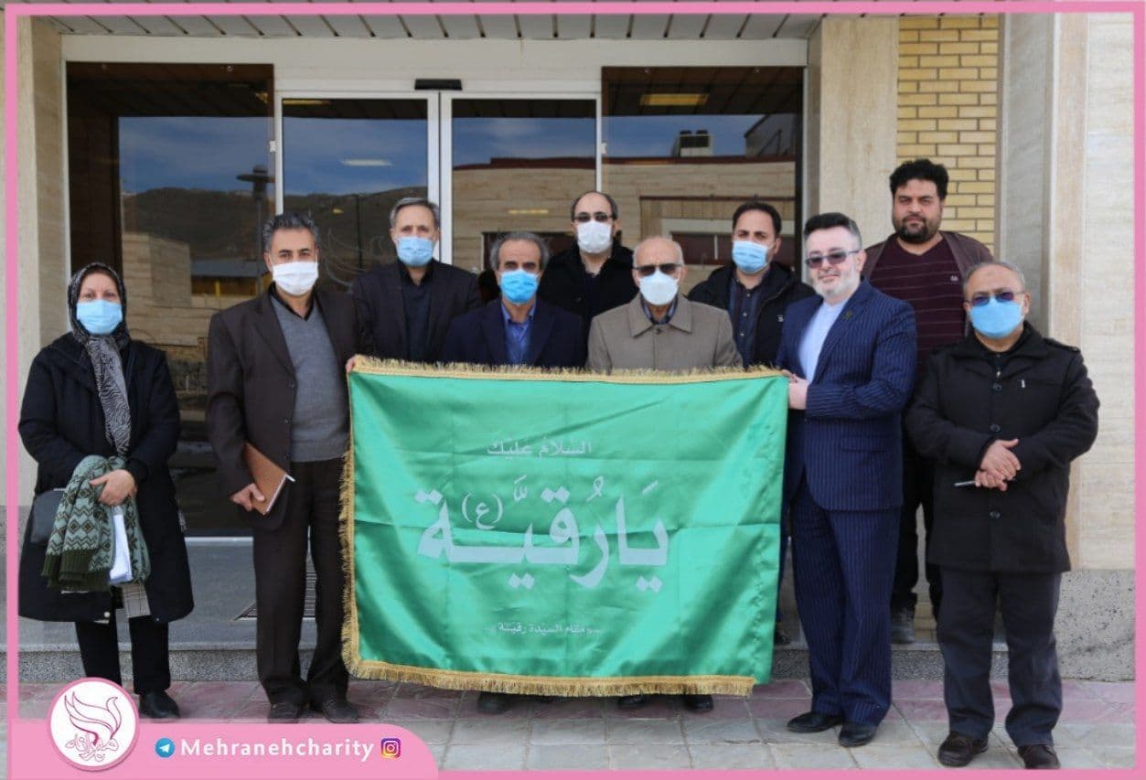 اهداء پرچم متبرک حرم حضرت رقیه (س) به کلینیک رادیوتراپی مهرانه