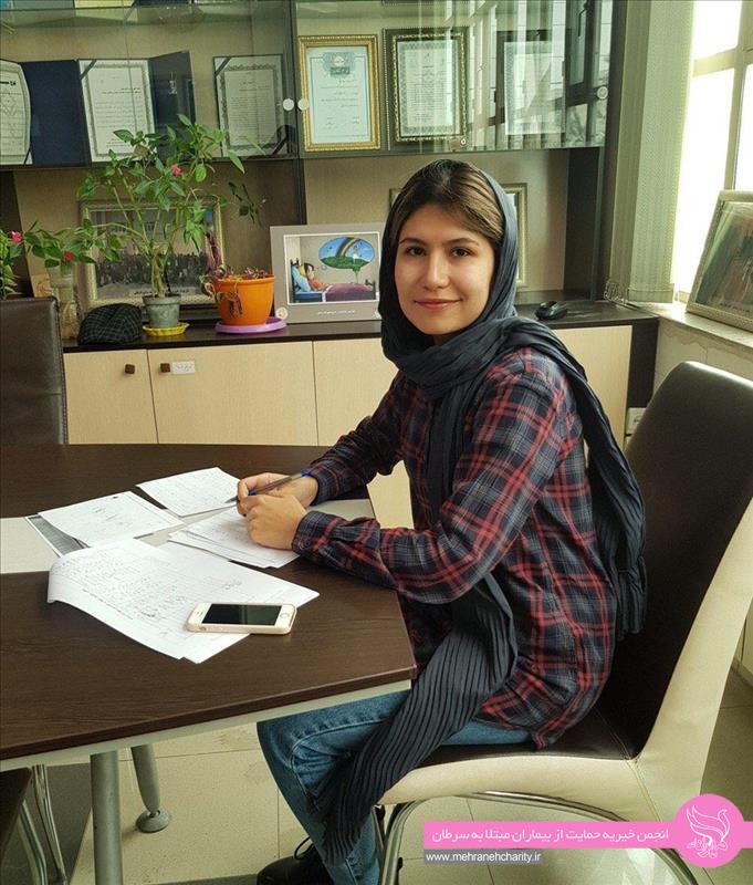 خانم آشوری دانشجو در مقطع دکتری در کشور با اختصاص وقت خود و فعالیت در مهرانه